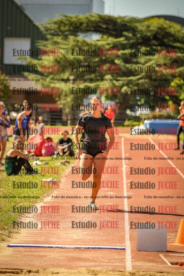 Fotos del salto en largo de mujeres