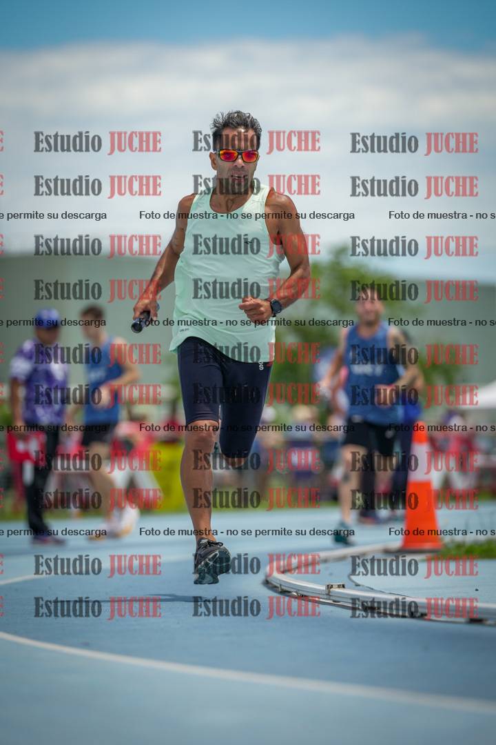 Fotos durante el transcurso de los relevos 20' para running teams - serie 2