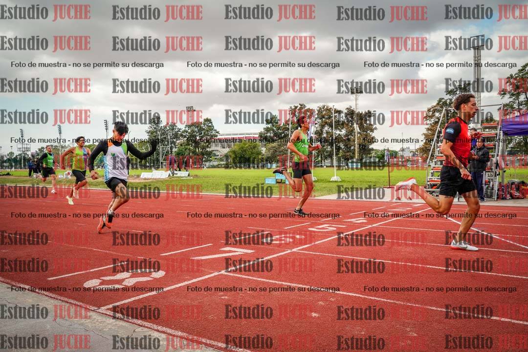 Fotos de los 400 m llanos de varones