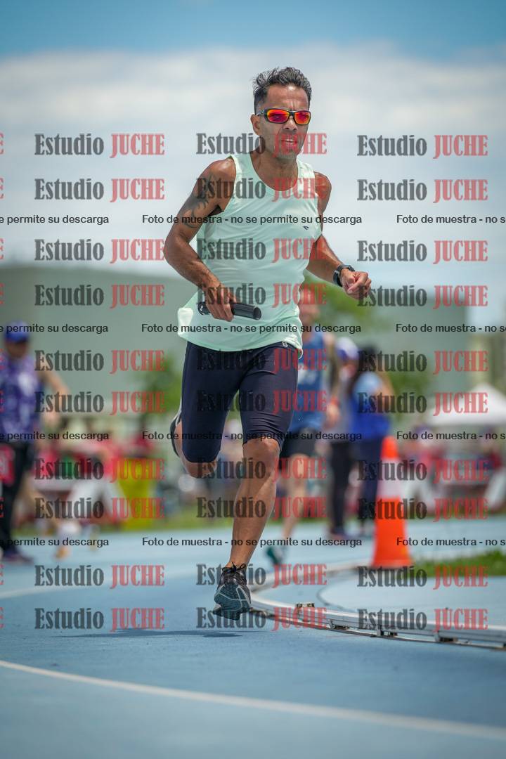 Fotos durante el transcurso de los relevos 20' para running teams - serie 2