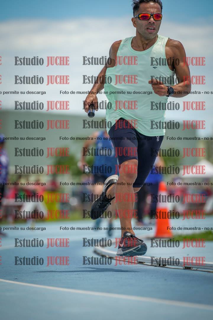 Fotos durante el transcurso de los relevos 20' para running teams - serie 2