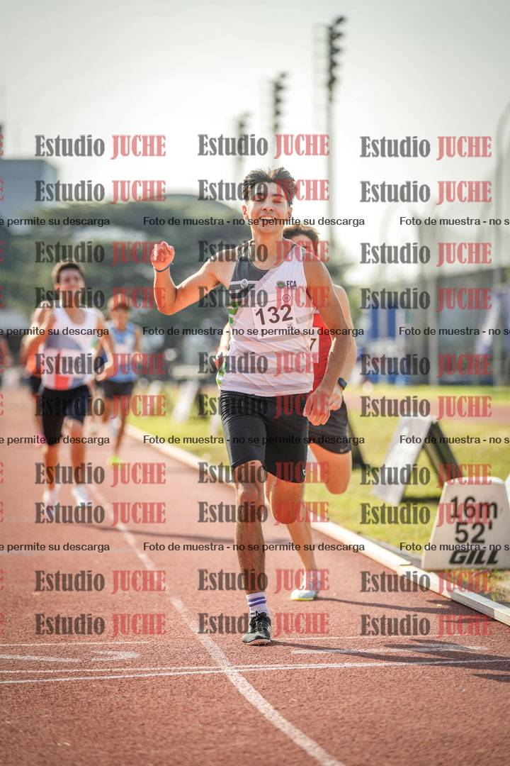 Fotos de los 800 m llanos de varones