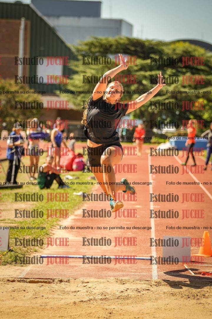 Fotos del salto en largo de mujeres