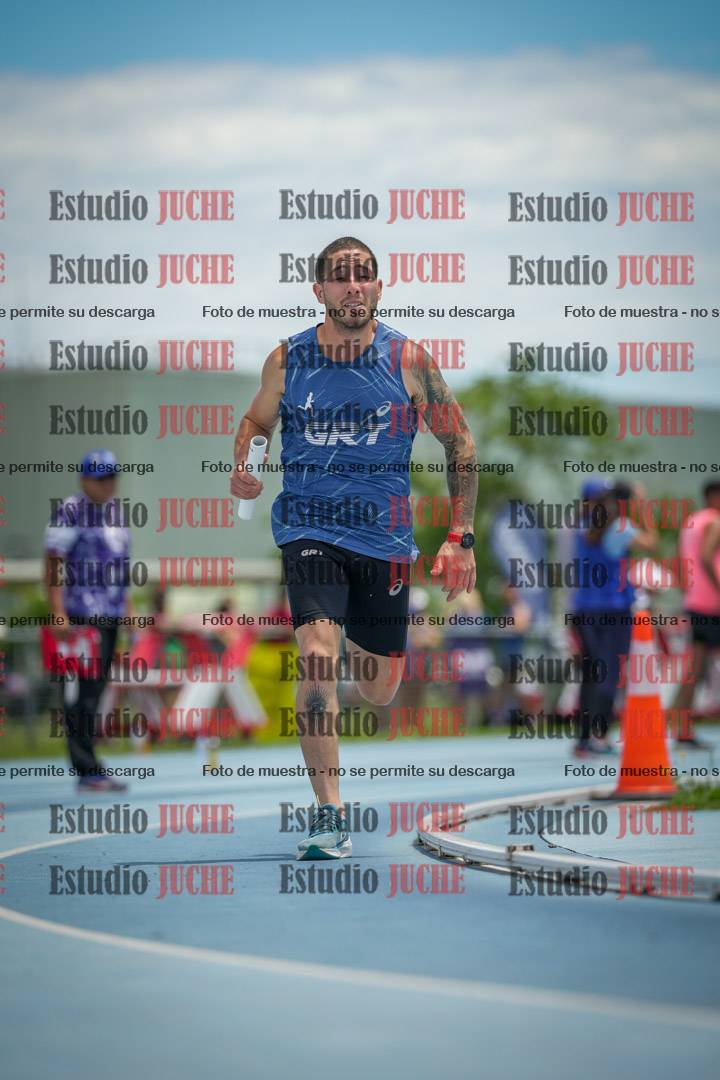 Fotos durante el transcurso de los relevos 20' para running teams - serie 2