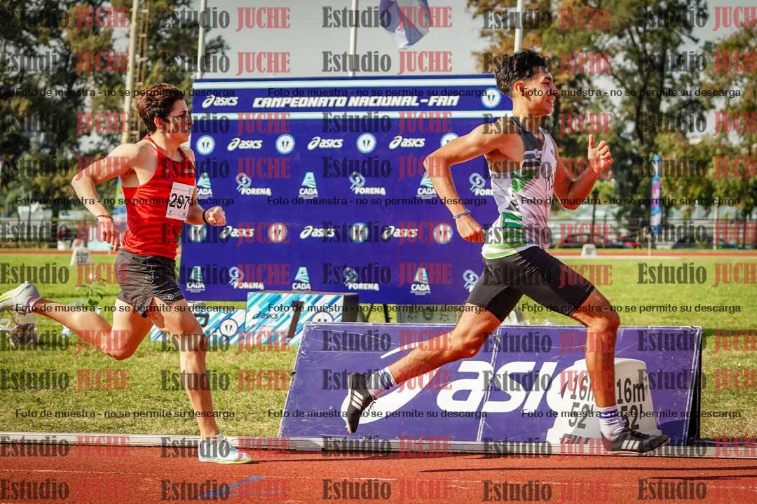 Fotos de los 800 m llanos de varones