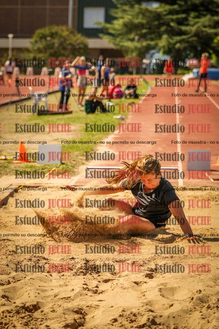 Fotos del salto en largo de mujeres