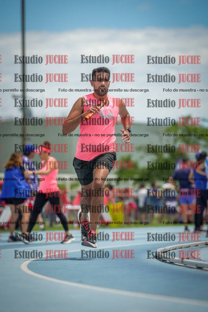 Fotos durante el transcurso de los relevos 20' para running teams - serie 2