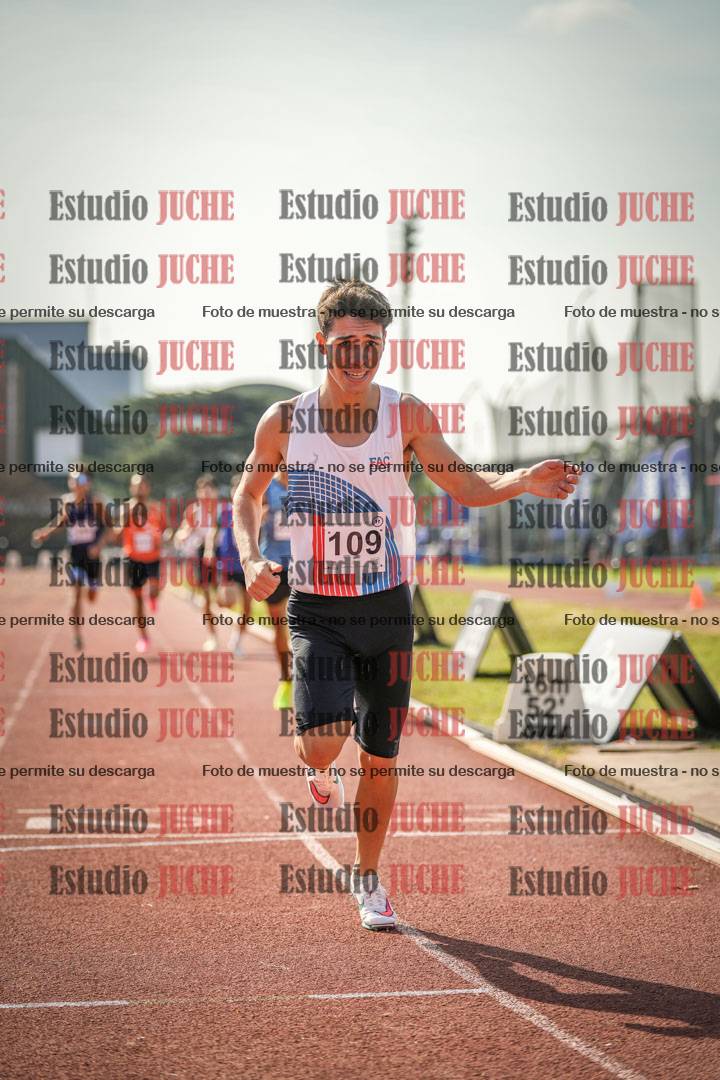 Fotos de los 800 m llanos de varones