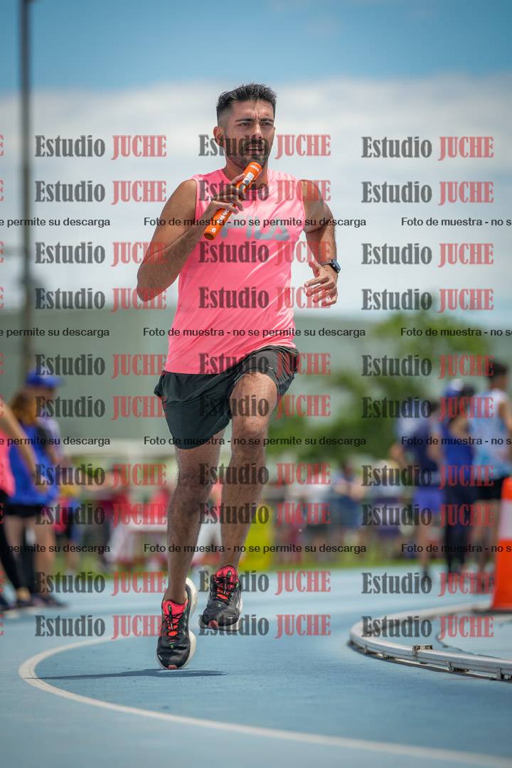 Fotos durante el transcurso de los relevos 20' para running teams - serie 2