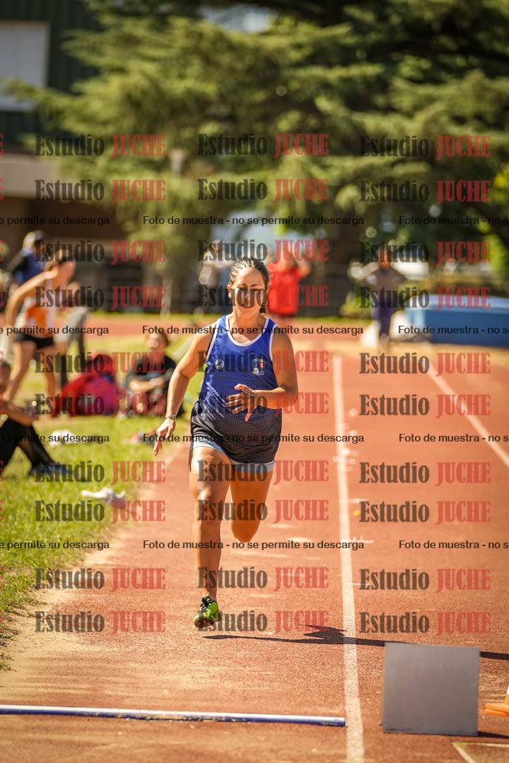 Fotos del salto en largo de mujeres