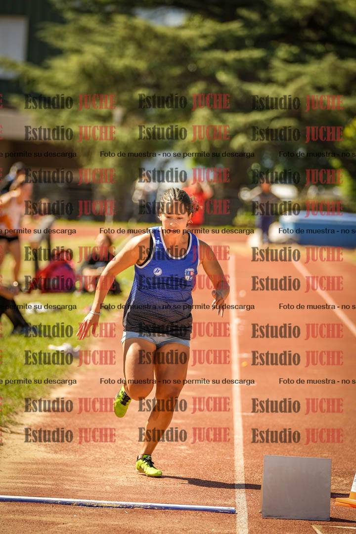 Fotos del salto en largo de mujeres