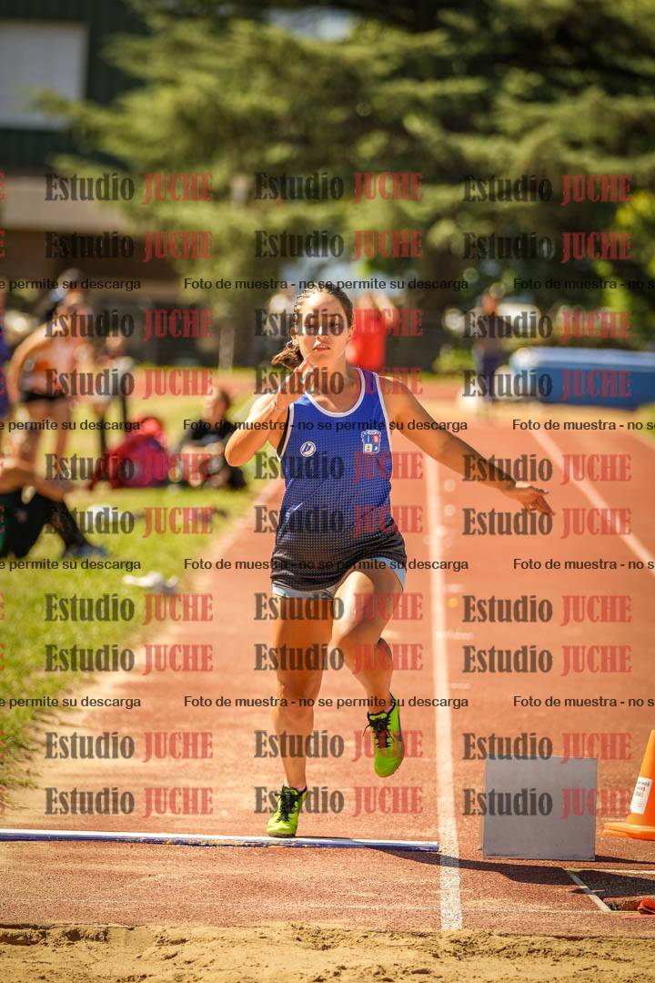 Fotos del salto en largo de mujeres