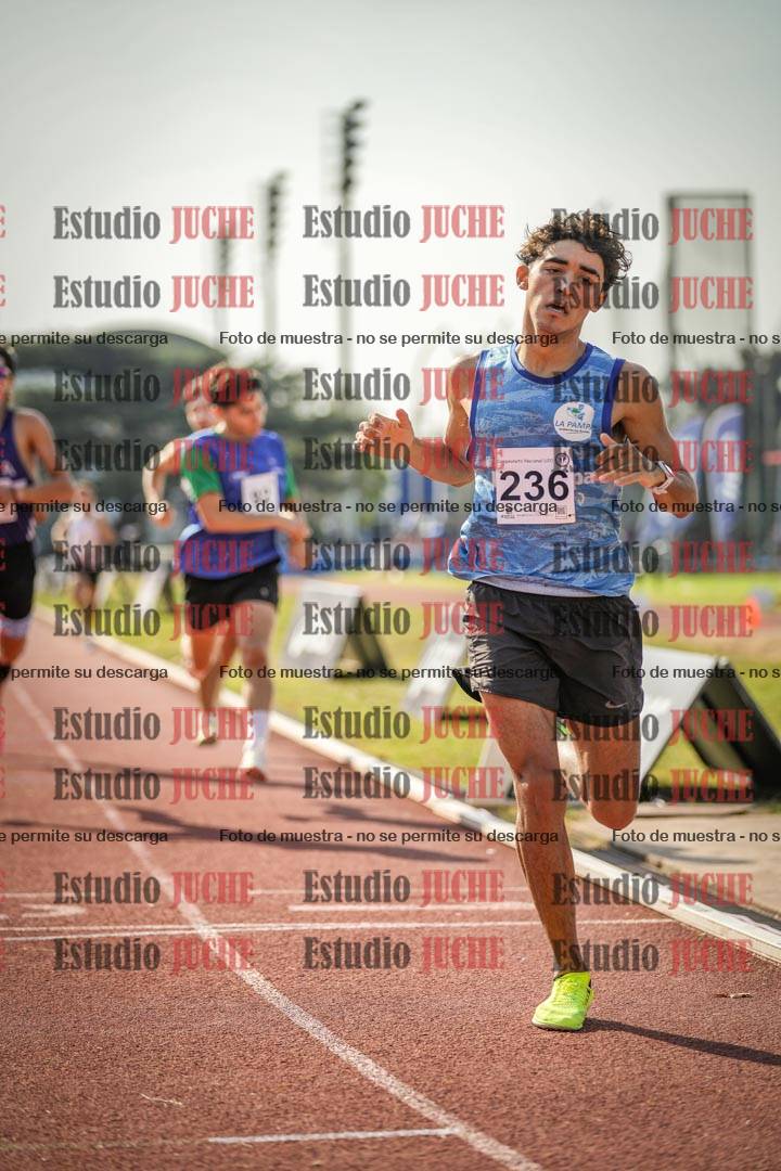 Fotos de los 800 m llanos de varones