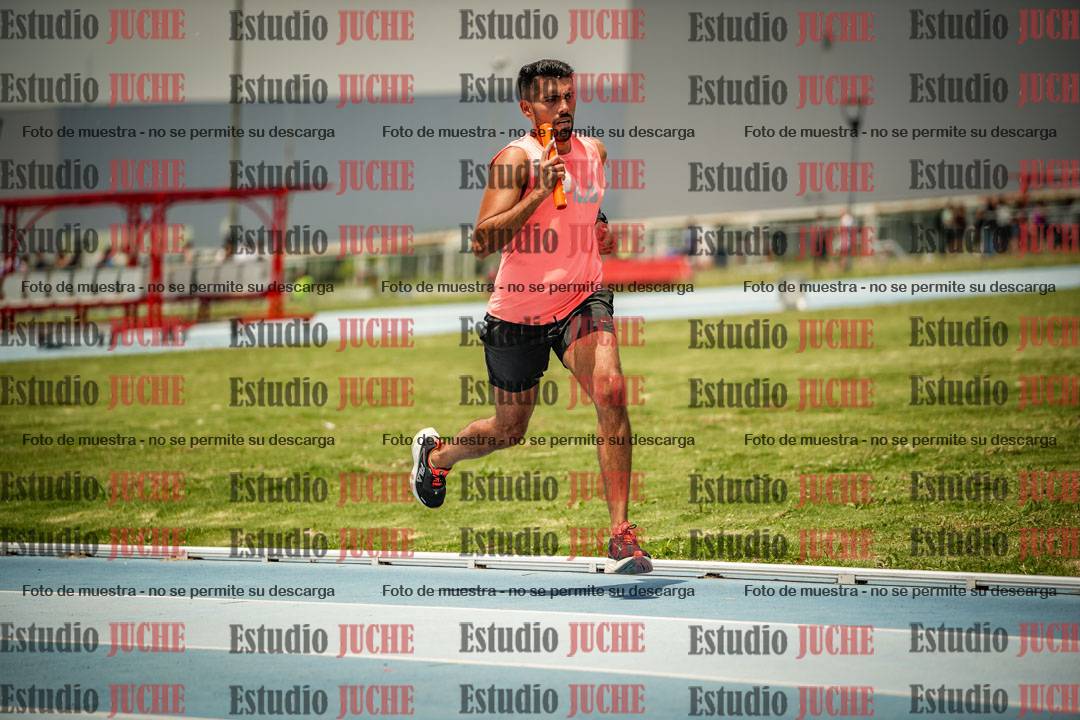 Fotos durante el transcurso de los relevos 20' para running teams - serie 2