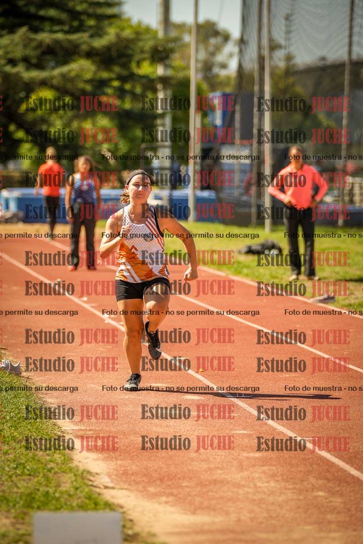 Fotos del salto en largo de mujeres