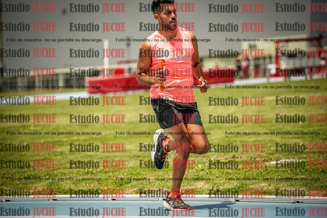 Fotos durante el transcurso de los relevos 20' para running teams - serie 2