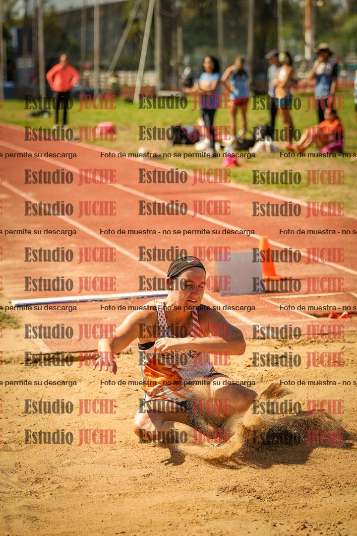 Fotos del salto en largo de mujeres