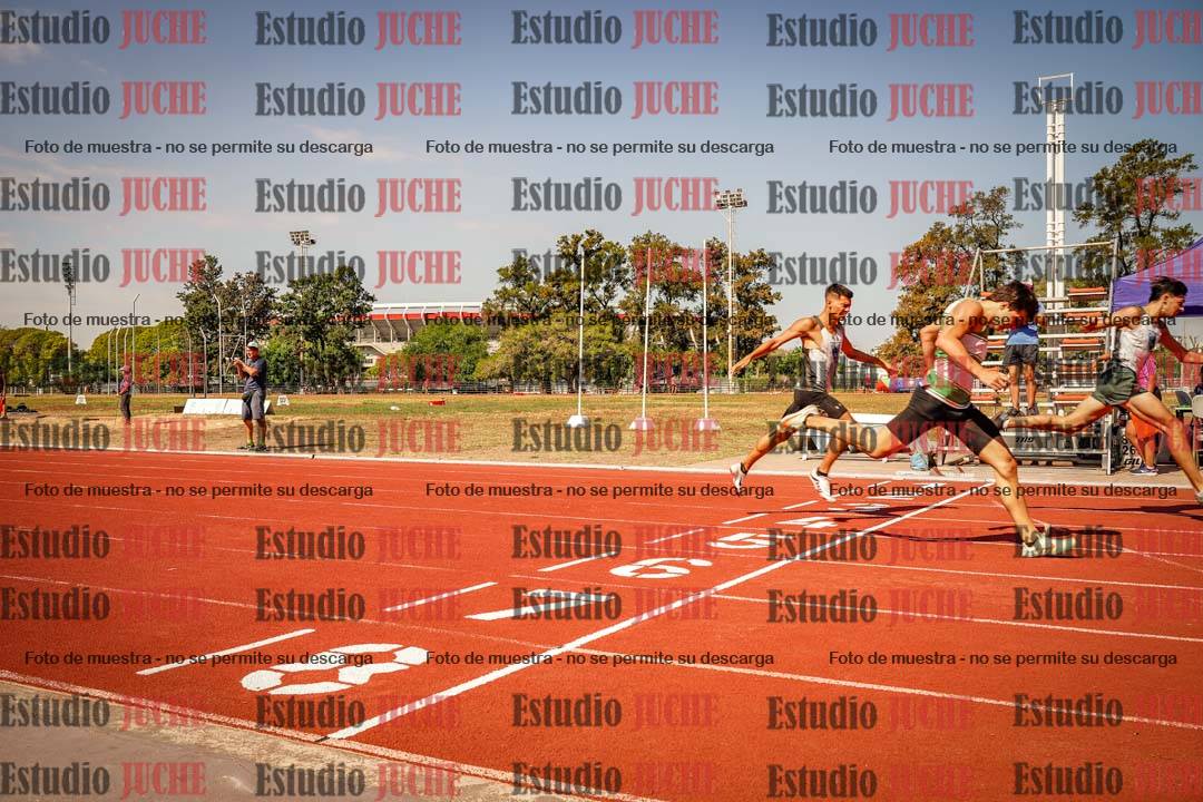Fotos de los 400 m llanos de varones