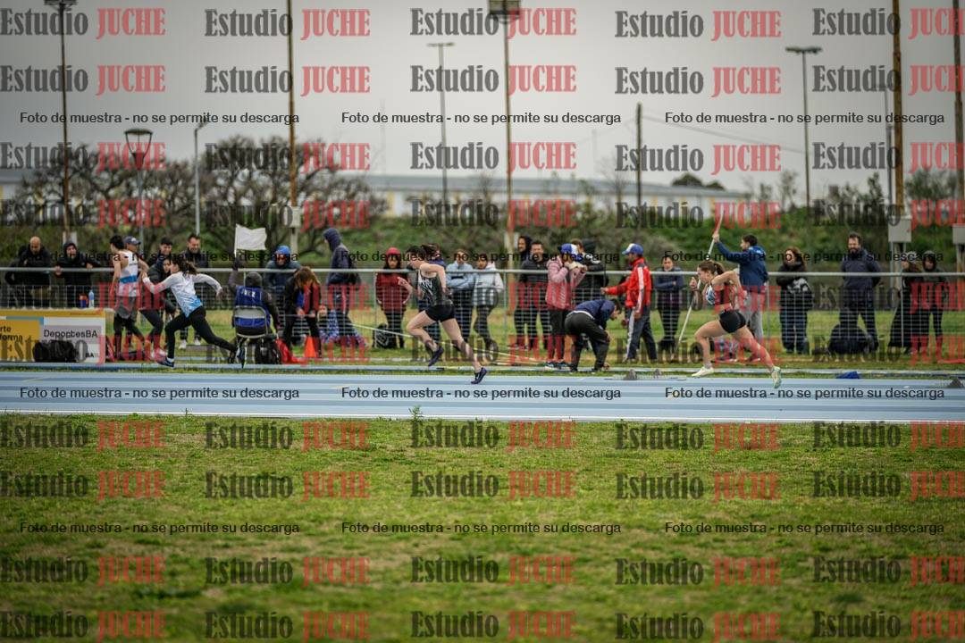 Fotos de los 300 m llanos de mujeres - U17