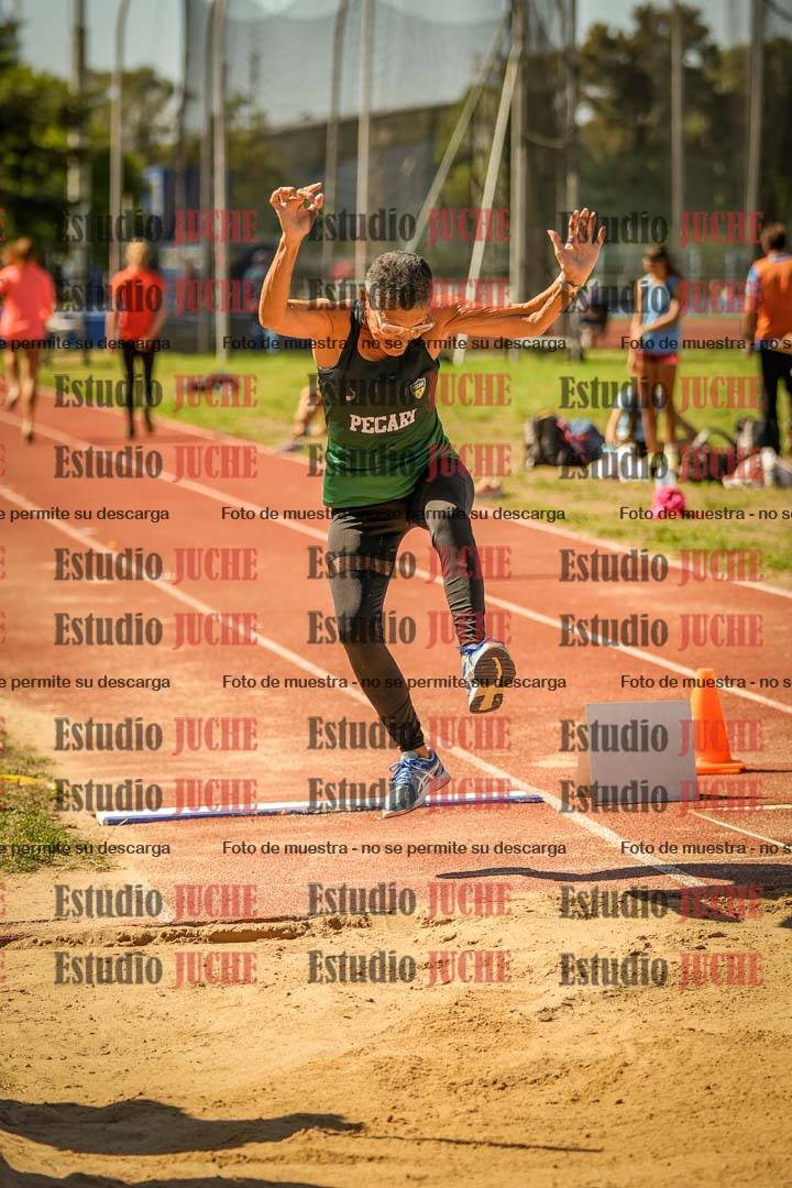 Fotos del salto en largo de mujeres