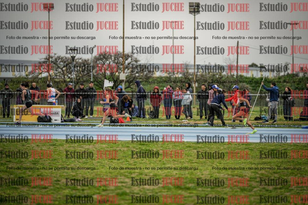 Fotos de los 300 m llanos de mujeres - U17