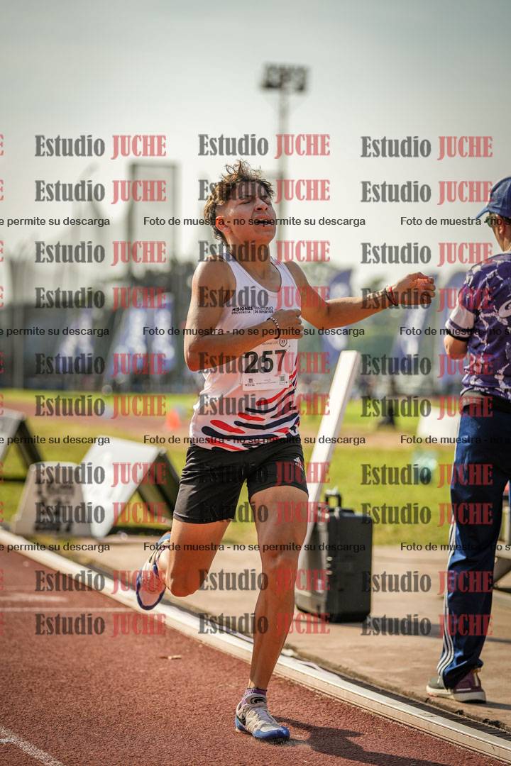 Fotos de los 800 m llanos de varones