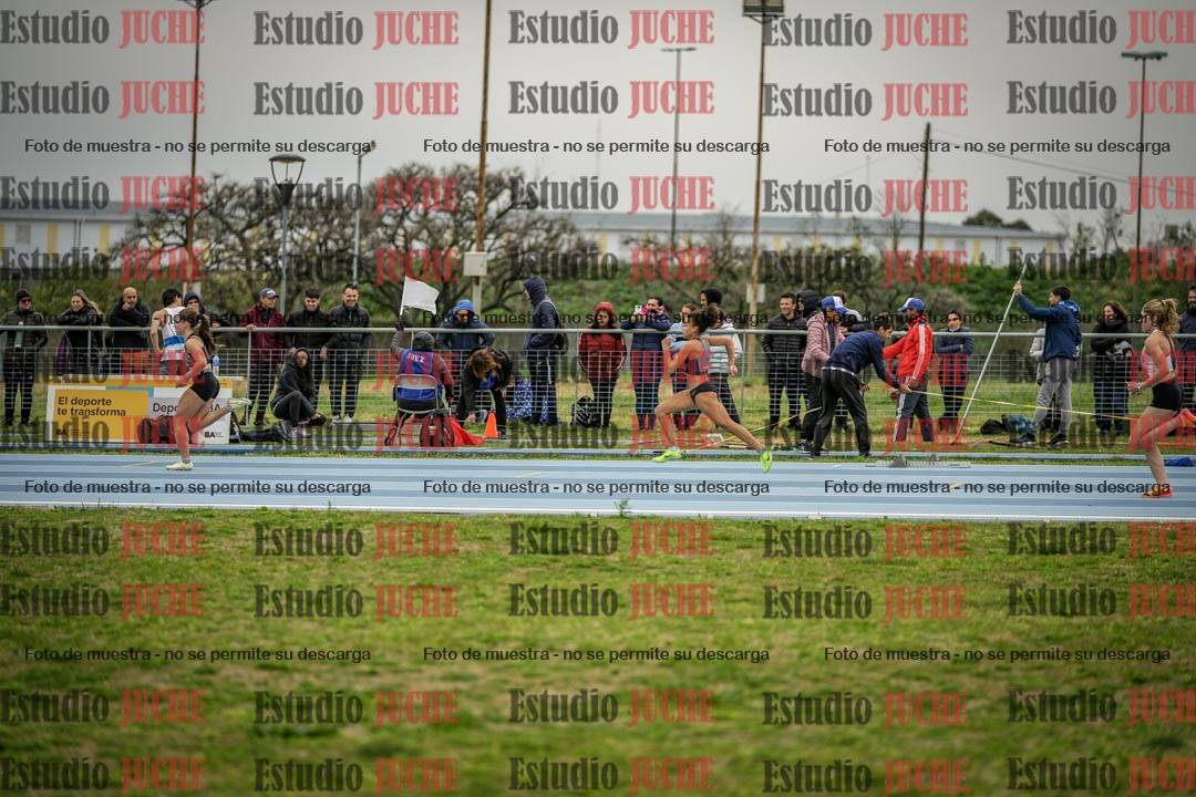 Fotos de los 300 m llanos de mujeres - U17