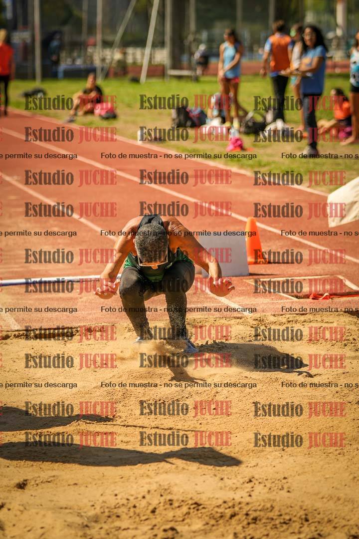 Fotos del salto en largo de mujeres