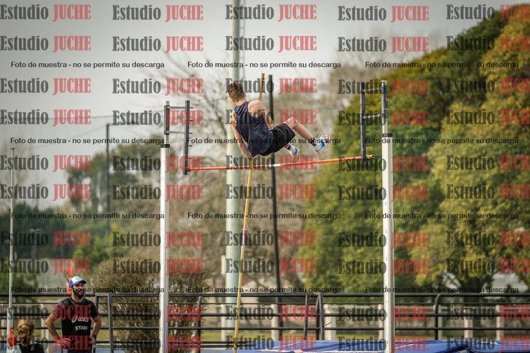 Fotos del salto con garrocha de varones