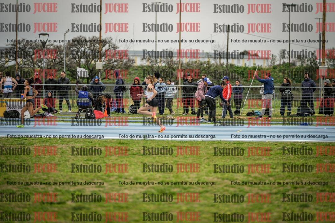 Fotos de los 300 m llanos de mujeres - U17
