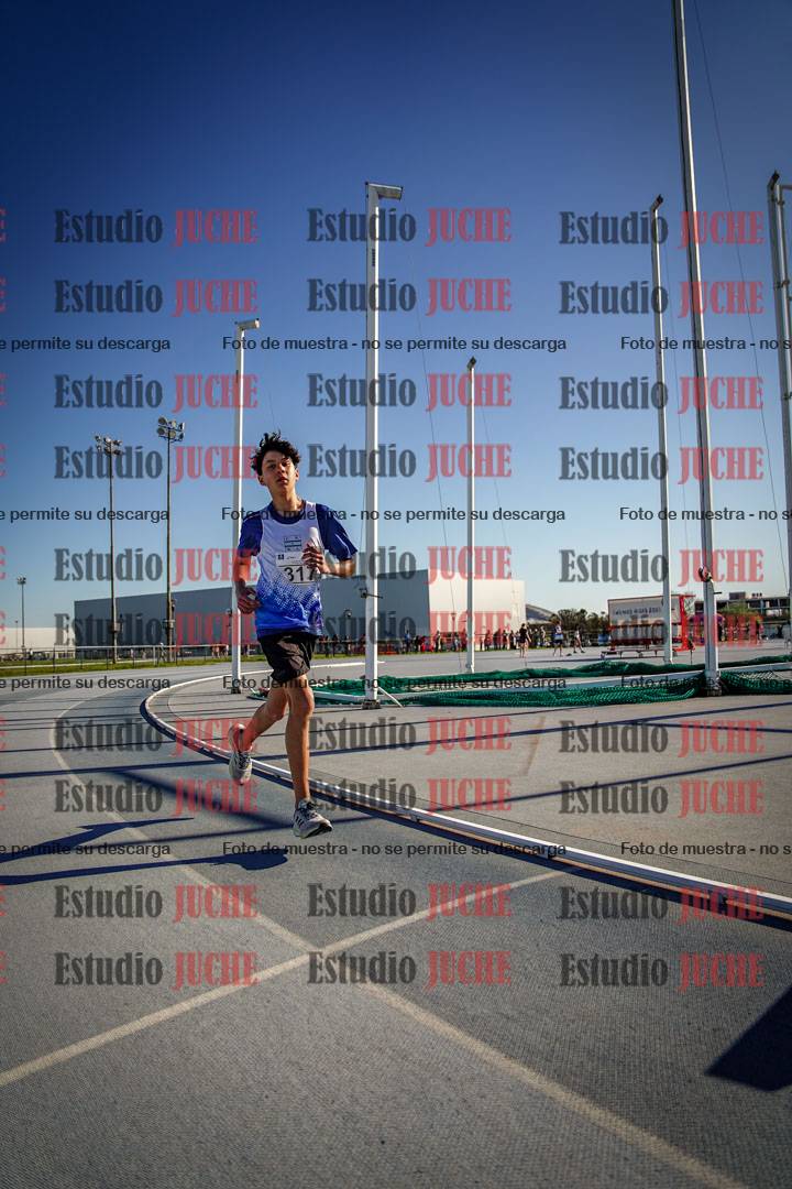 Fotos de los 2000 m llanos de varones
