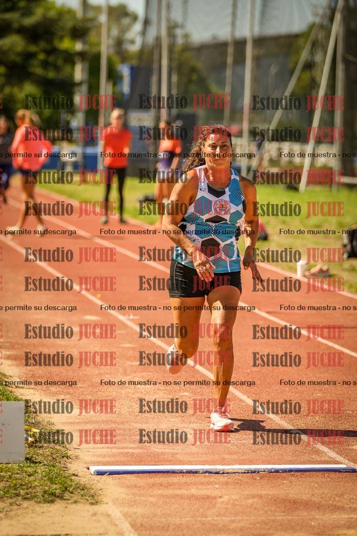Fotos del salto en largo de mujeres
