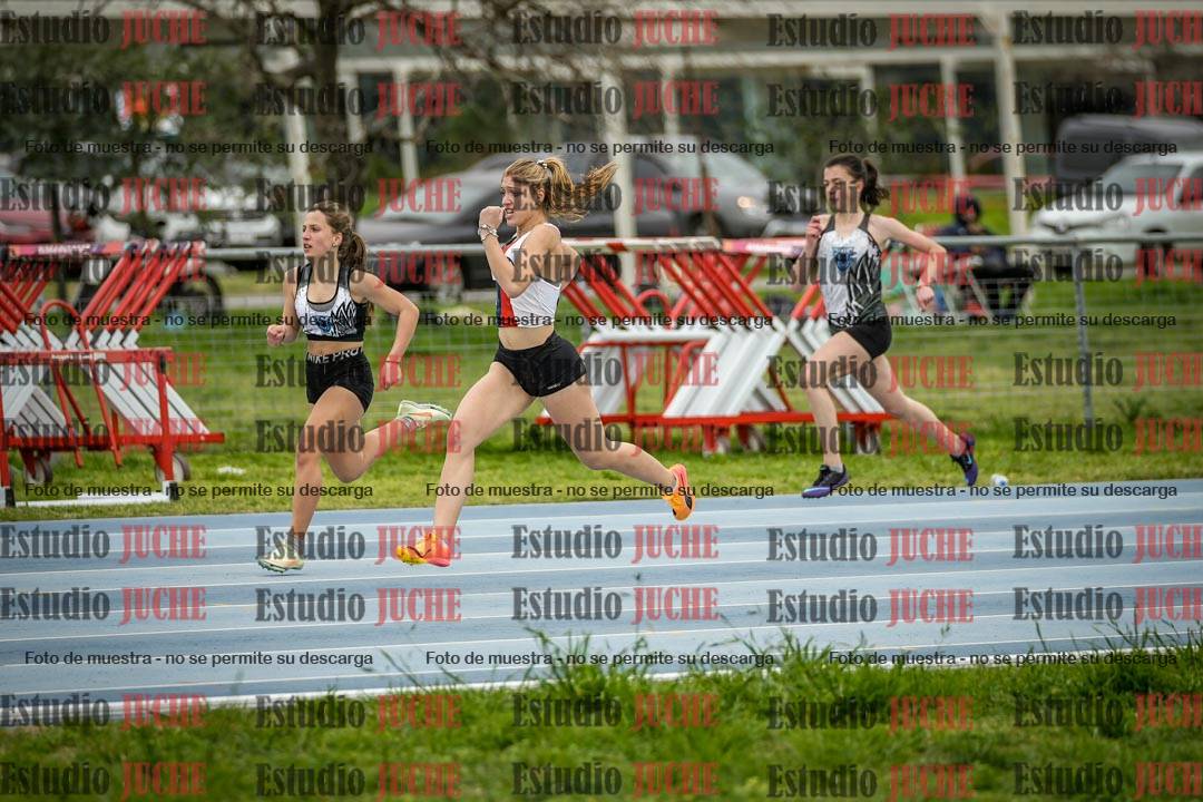 Fotos de los 300 m llanos de mujeres - U17