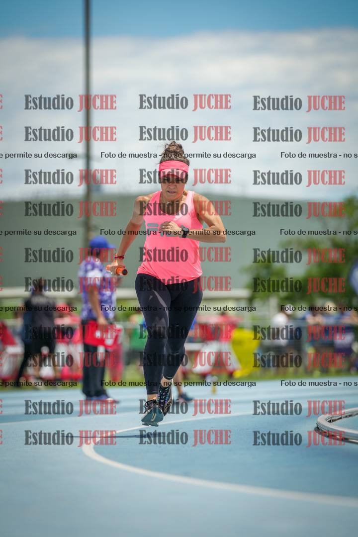 Fotos durante el transcurso de los relevos 20' para running teams - serie 2