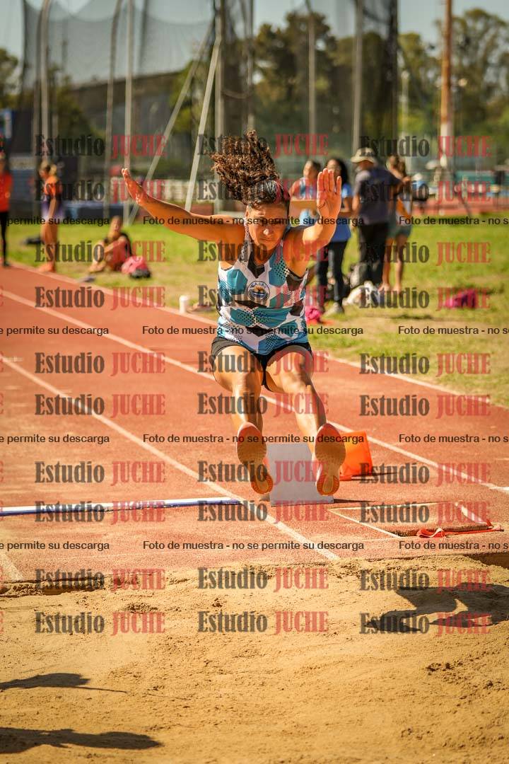 Fotos del salto en largo de mujeres