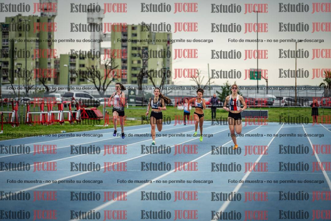 Fotos de los 300 m llanos de mujeres - U17