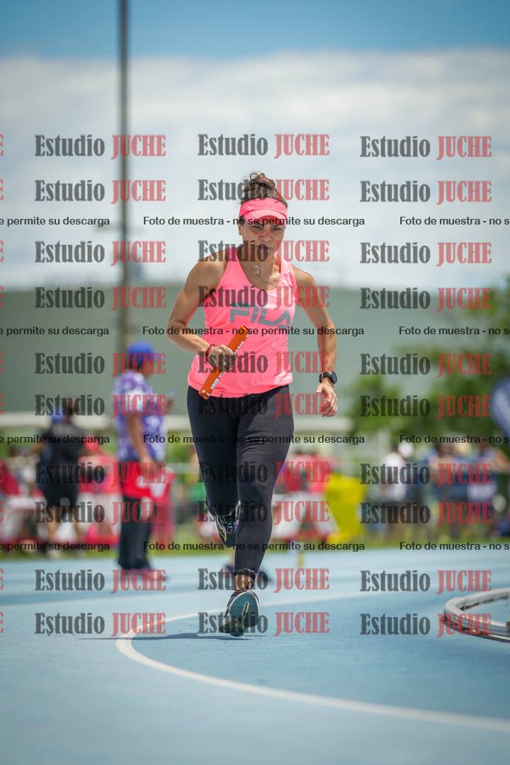 Fotos durante el transcurso de los relevos 20' para running teams - serie 2