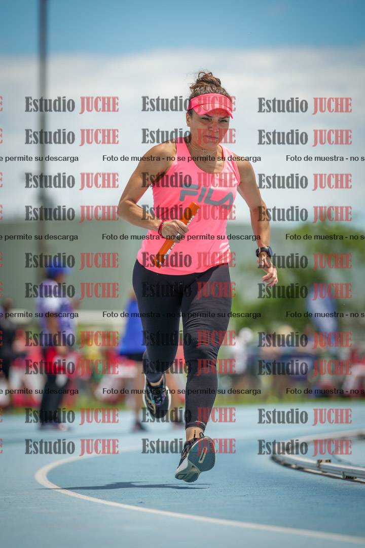 Fotos durante el transcurso de los relevos 20' para running teams - serie 2