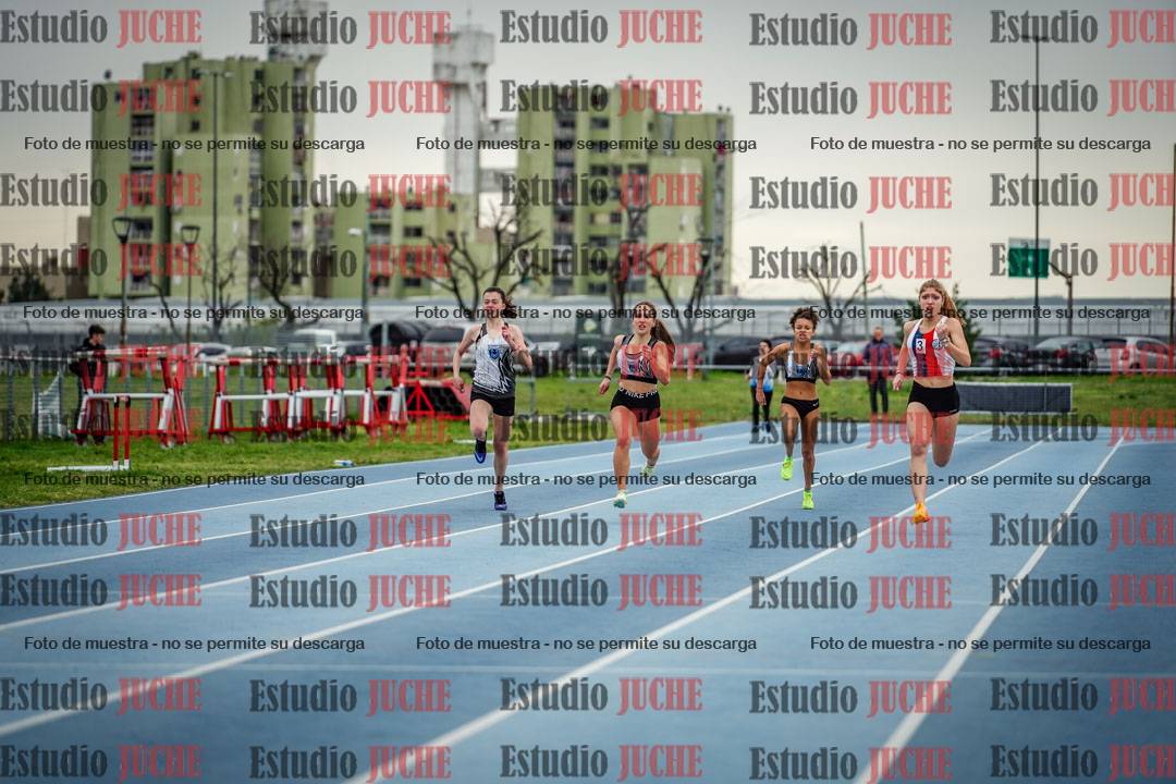 Fotos de los 300 m llanos de mujeres - U17