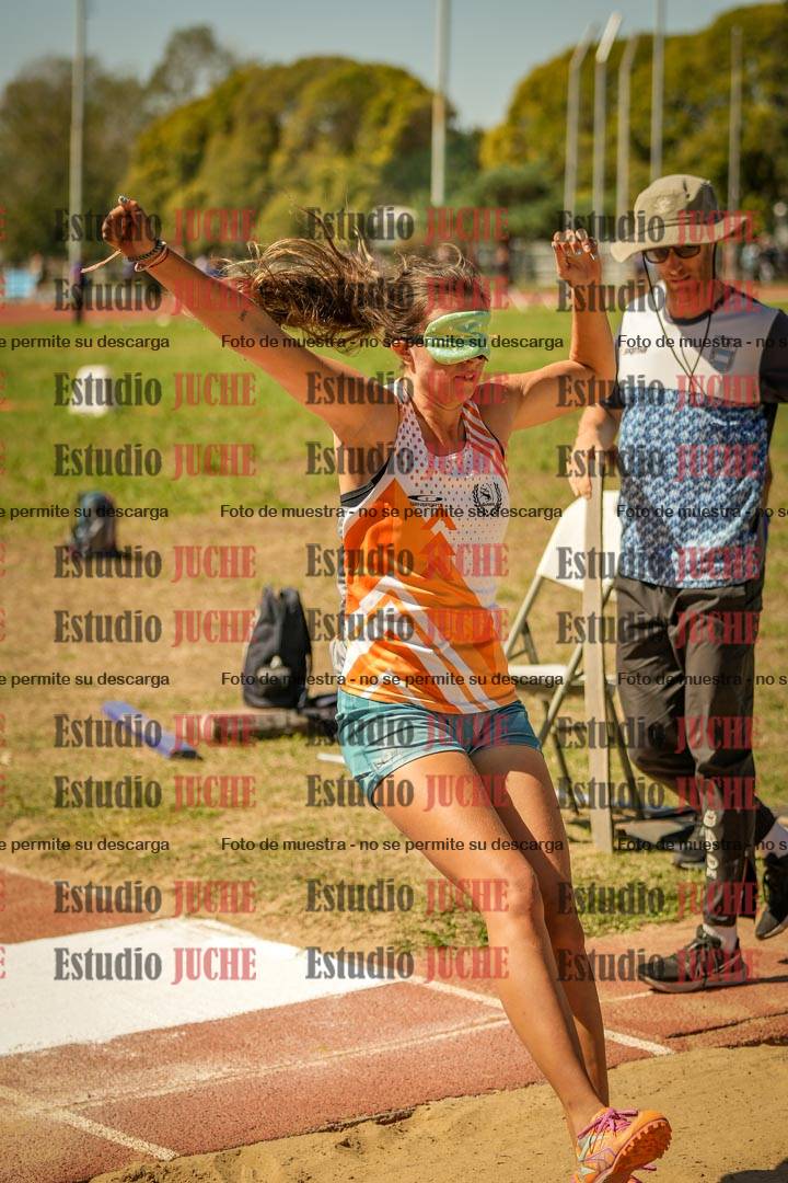 Fotos del salto en largo de mujeres