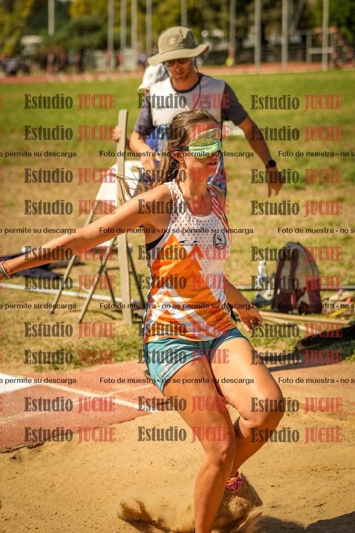 Fotos del salto en largo de mujeres