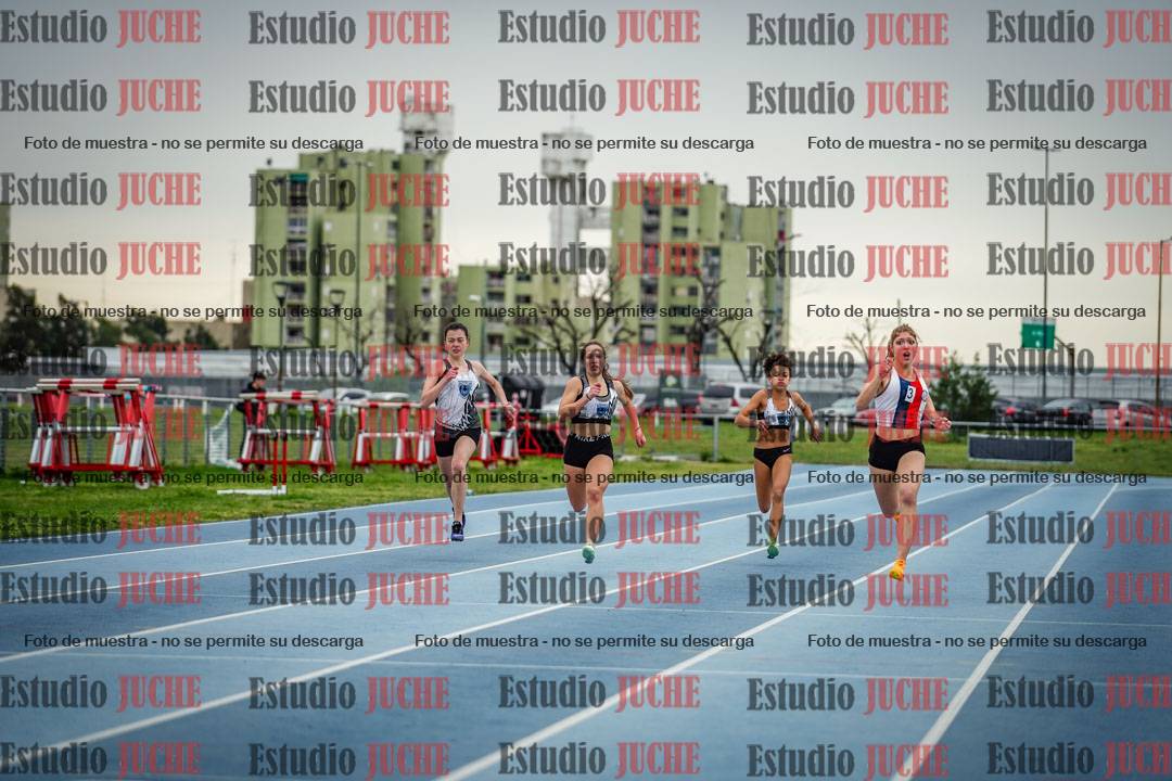 Fotos de los 300 m llanos de mujeres - U17