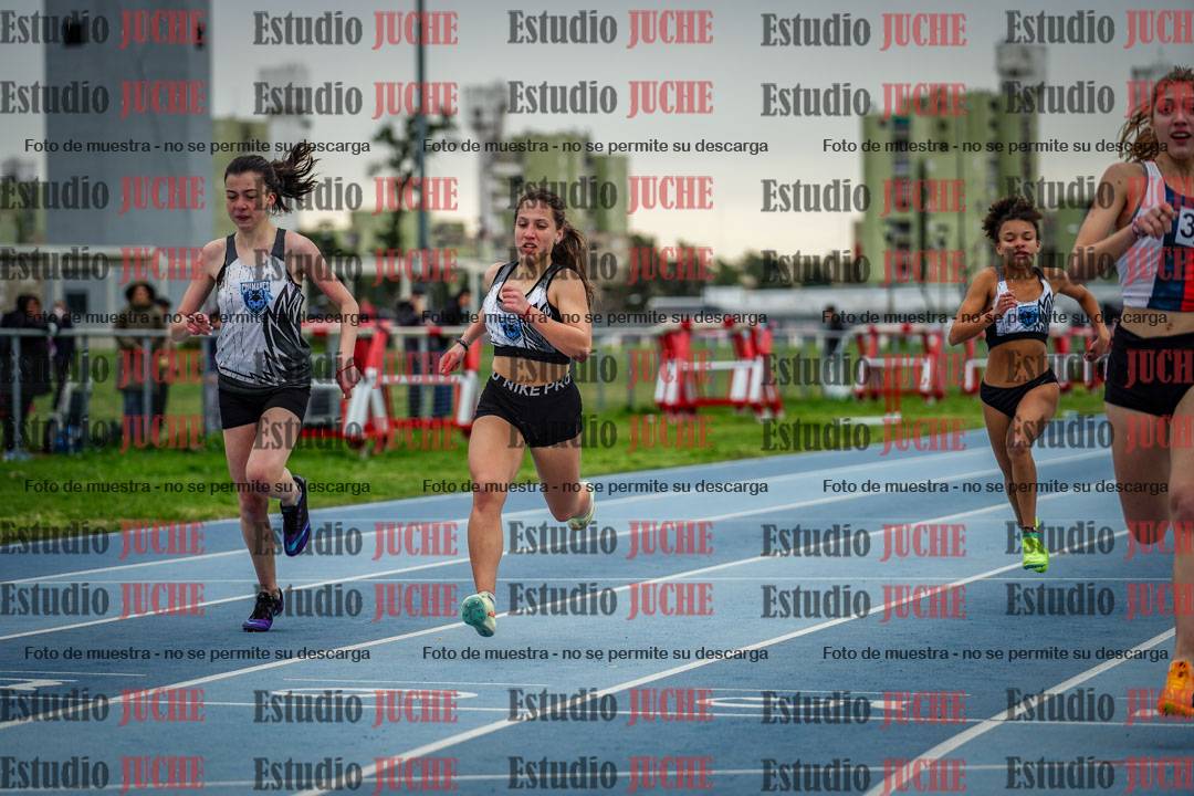 Fotos de los 300 m llanos de mujeres - U17