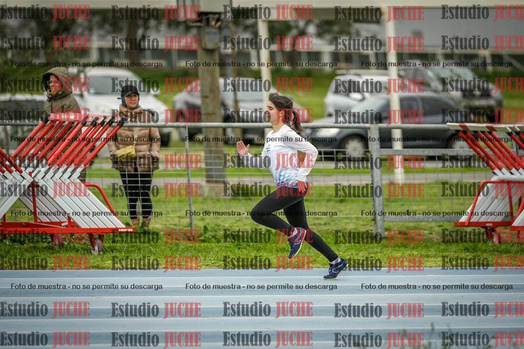 Fotos de los 300 m llanos de mujeres - U17