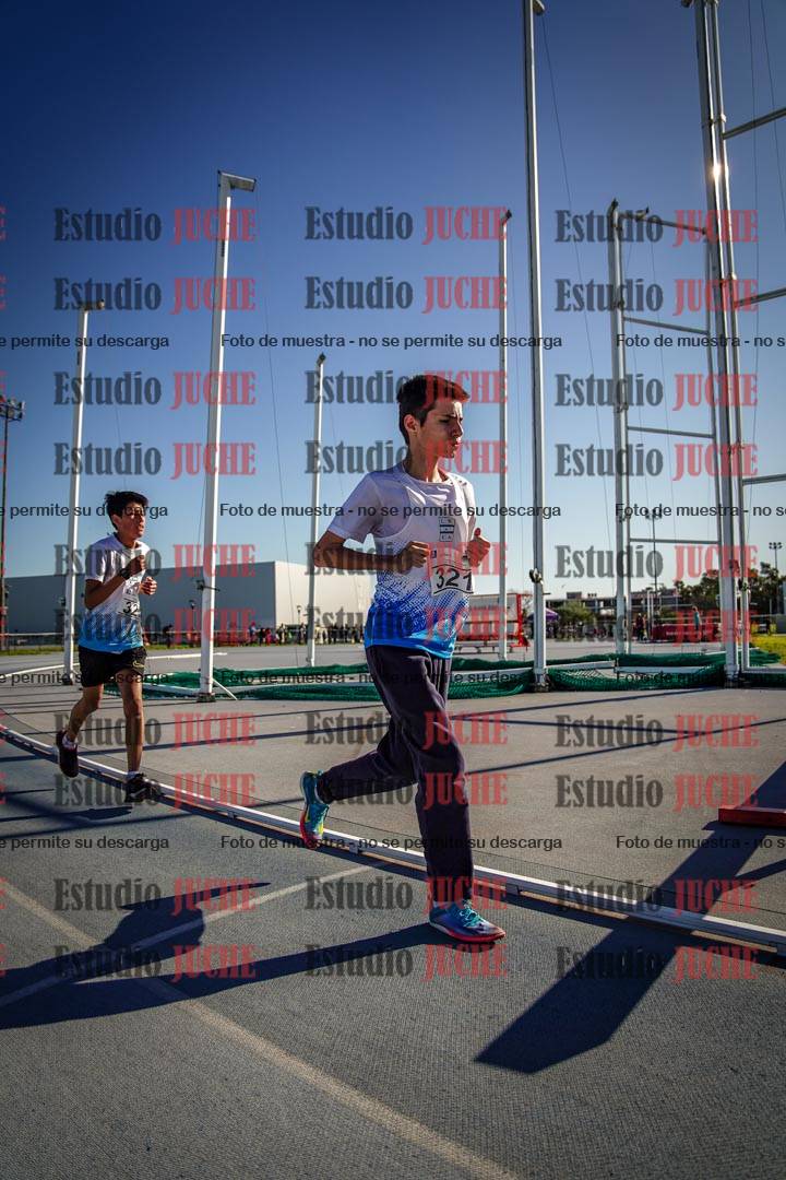 Fotos de los 2000 m llanos de varones