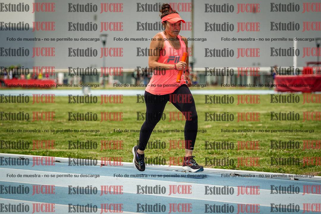 Fotos durante el transcurso de los relevos 20' para running teams - serie 2