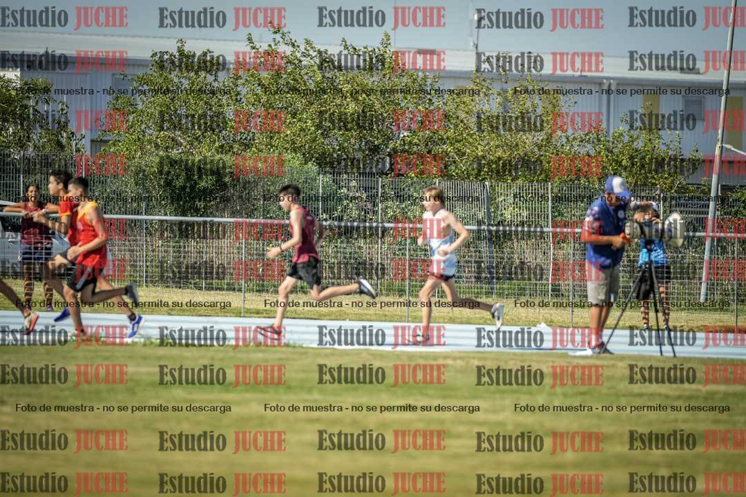 Fotos de los 600 m llanos de varones