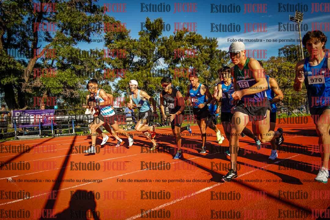 Fotos de los 3000 m llanos de varones