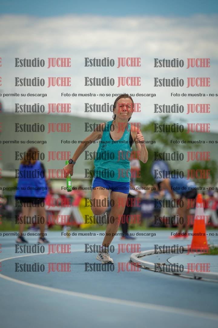 Fotos durante el transcurso de los relevos 20' para running teams - serie 2