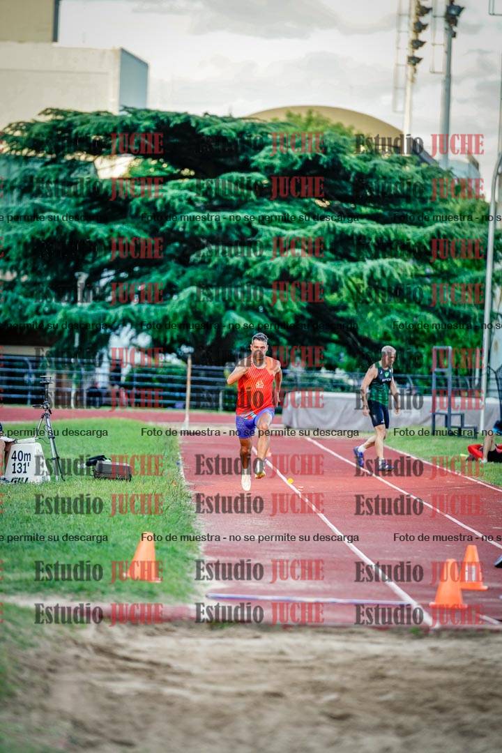 Fotos del salto en largo de varones
